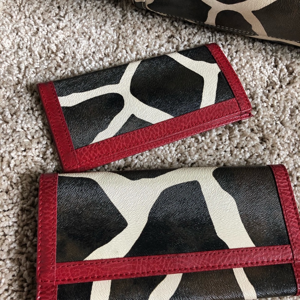 Giraffe print wallet with check cover